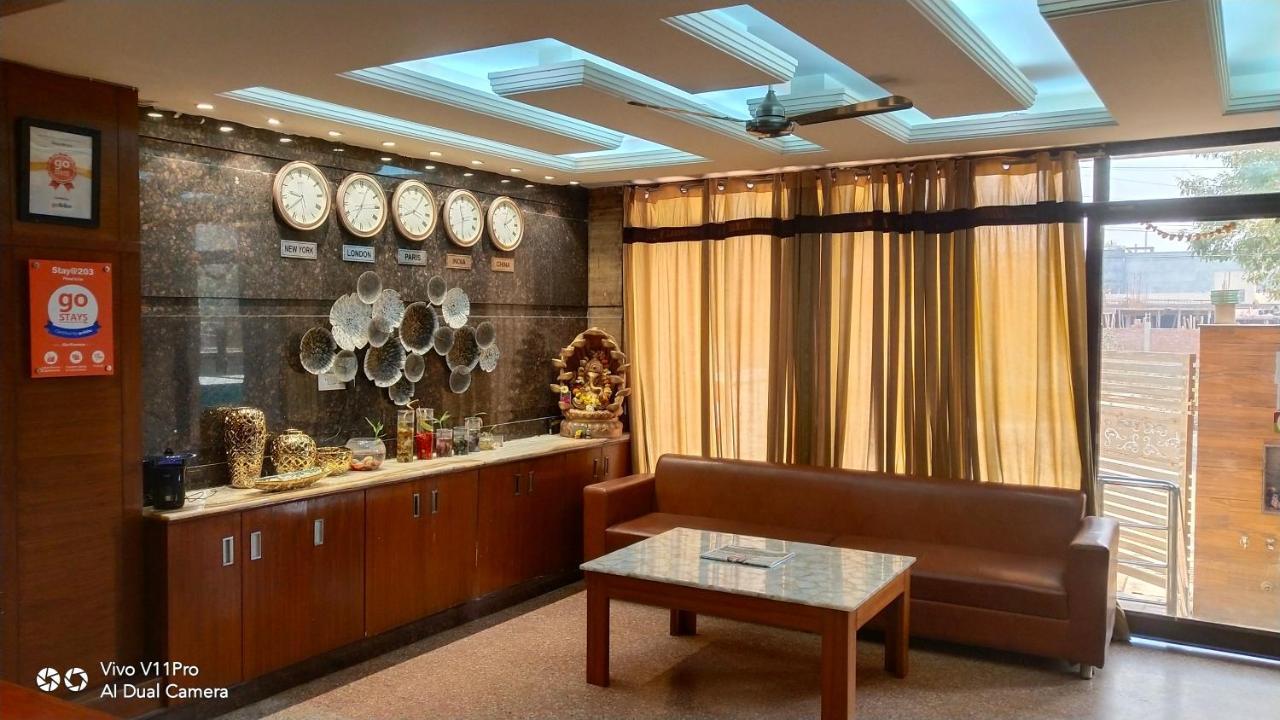 Stay @ 203 Noida Buitenkant foto
