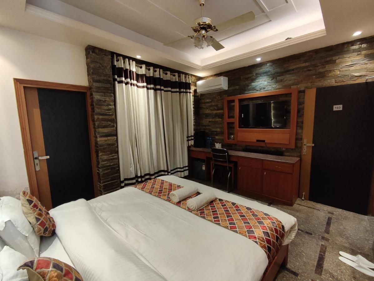 Stay @ 203 Noida Buitenkant foto