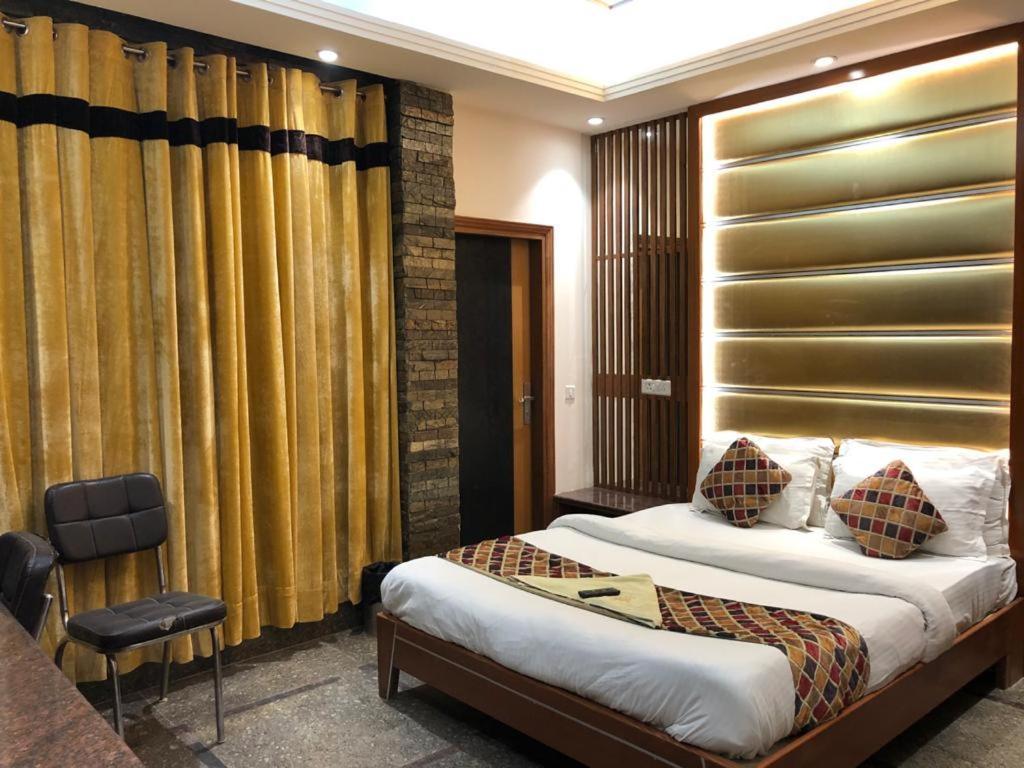 Stay @ 203 Noida Buitenkant foto