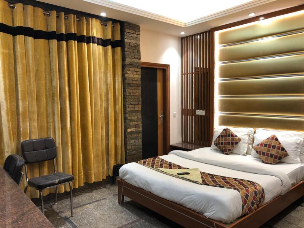 Stay @ 203 Noida Buitenkant foto